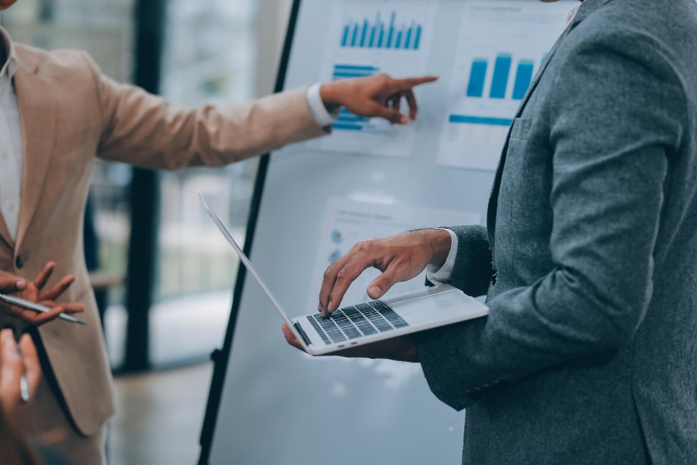 Executive Coaching vs Business Coaching: Understanding the Differences in Dubaiʼs Market Executive Coaching vs Business Coaching: Understanding the Differences in Dubaiʼs Market